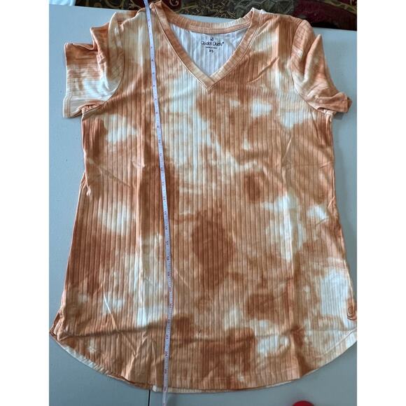 Cuddl Duds Women's Wide Rib V-Neck Tee w/ Side Slits Ochre Tie Dye NWOT SIZE XS - Picture 7 of 7